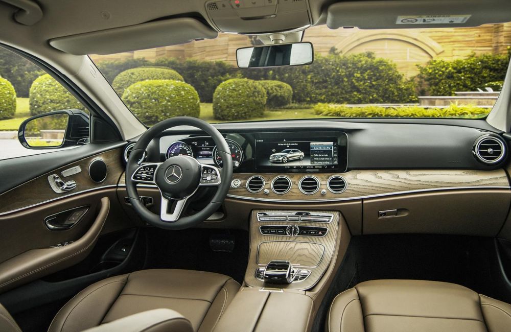 Giá xe Mercedes E200 mới nhất tháng 11/2020