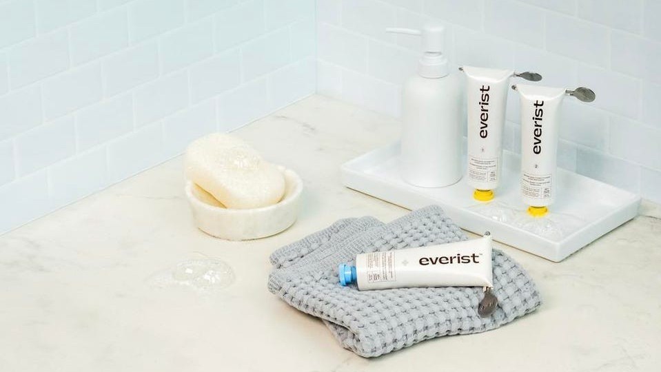 Everist thay đổi cuộc sống với sản phẩm làm đẹp 'không nước', 'không nhựa'