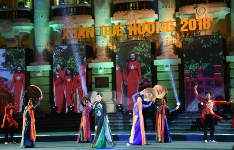 Hướng về Xuân Quê hương