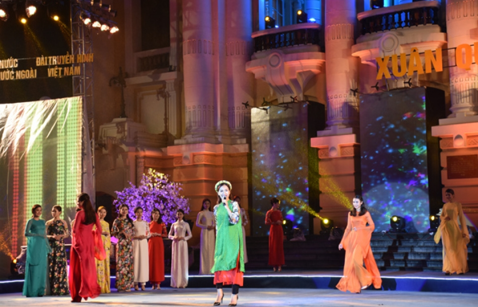 “Việt Nam rạng ngời tương lai”