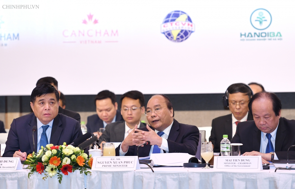 Thủ tướng Nguyễn Xuân Phúc: Phải đưa vấn đề của DN lên trang đầu sổ tay điều hành của lãnh đạo