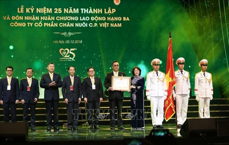 Phó Chủ tịch nước dự lễ kỷ niệm 25 năm thành lập Công ty Cổ phần Chăn nuôi C.P. Việt Nam pho chu tich nuoc du le ky niem 25 nam thanh lap cong ty co phan chan nuoi cp viet nam