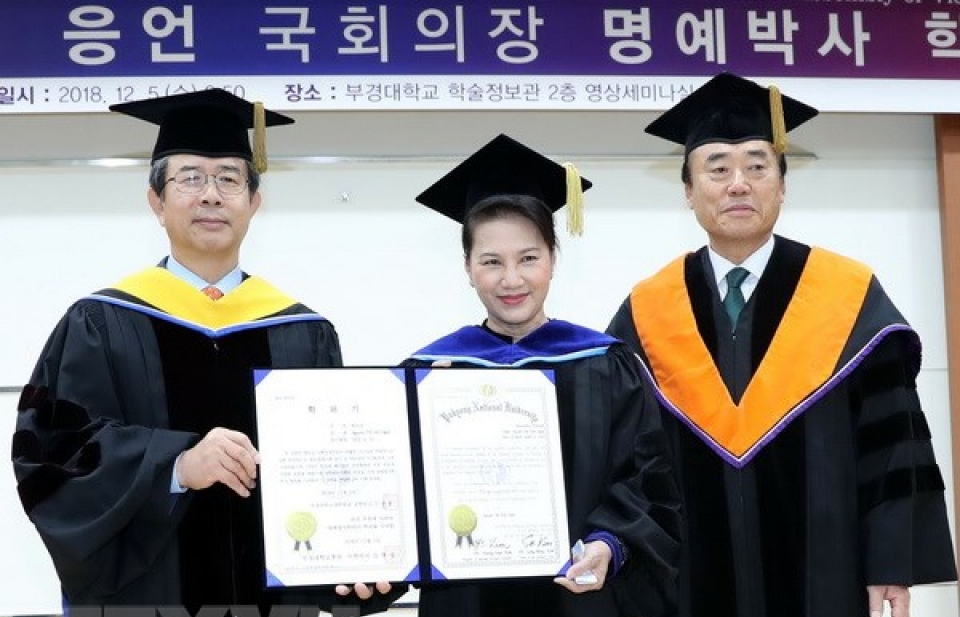 Chủ tịch Quốc hội Nguyễn Thị Kim Ngân nhận bằng Tiến sỹ danh dự Đại học Pukyong