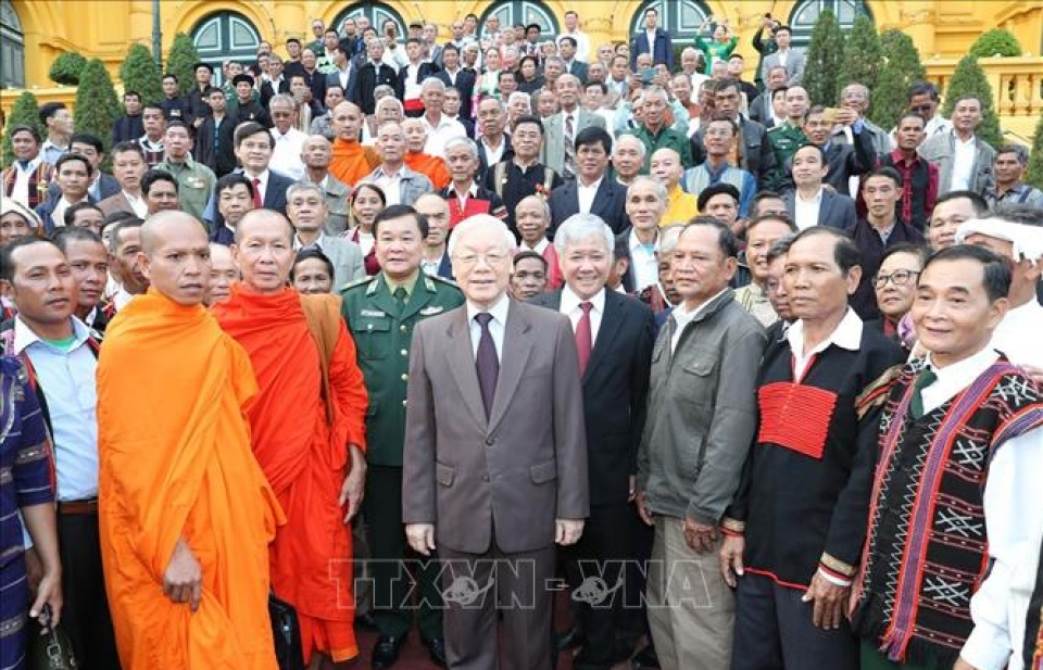 Tổng Bí thư, Chủ tịch nước gặp mặt các già làng, trưởng bản tiêu biểu