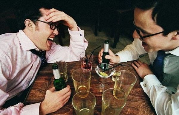 Từ bàn nhậu đến hợp đồng