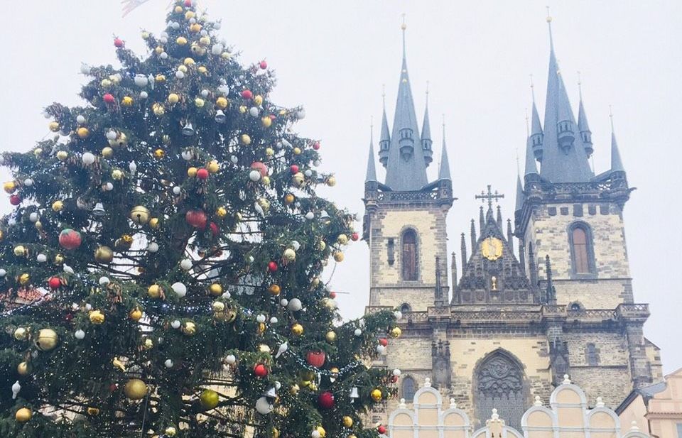 Lạc vào thế giới cổ tích ở “Thành phố của trăm đỉnh tháp”