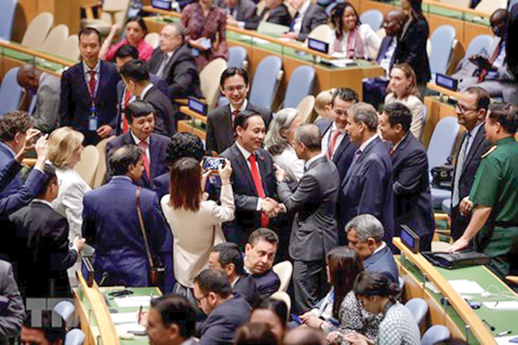 10 dau an doi ngoai viet nam 2019 do bao tgvn binh chon