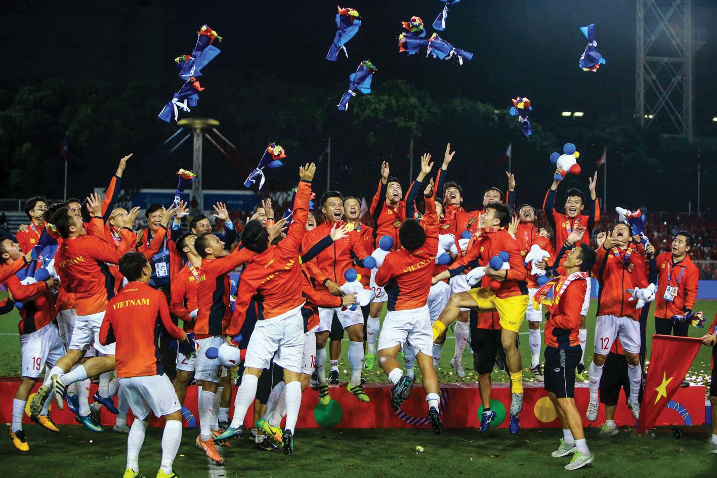 10 dau an doi ngoai viet nam 2019 do bao tgvn binh chon