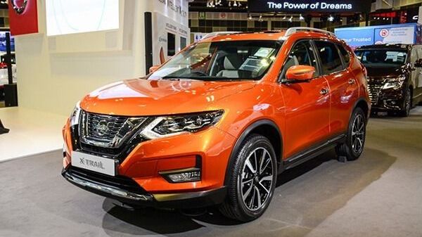 Giá xe ô tô đầu tháng 12 tiếp tục giảm sâu