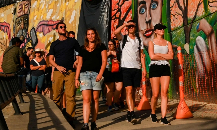 comuna 13 tu thanh pho nguy hiem nhat the gioi den thanh dia du lich colombia