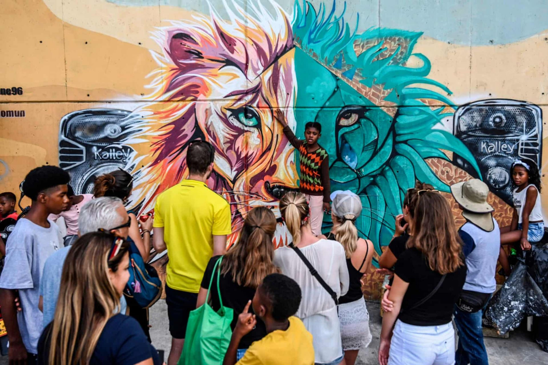 comuna 13 tu thanh pho nguy hiem nhat the gioi den thanh dia du lich colombia