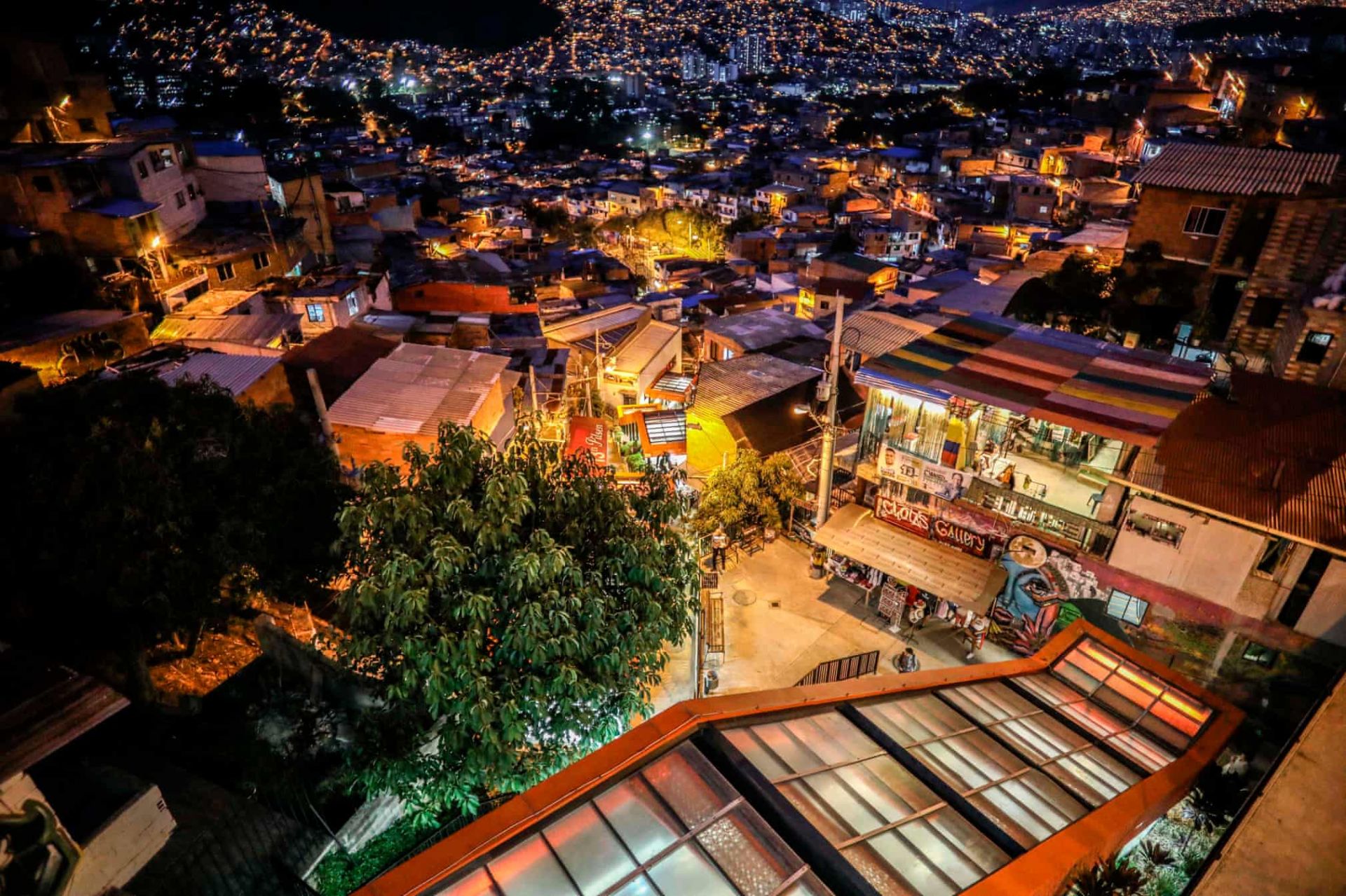 comuna 13 tu thanh pho nguy hiem nhat the gioi den thanh dia du lich colombia