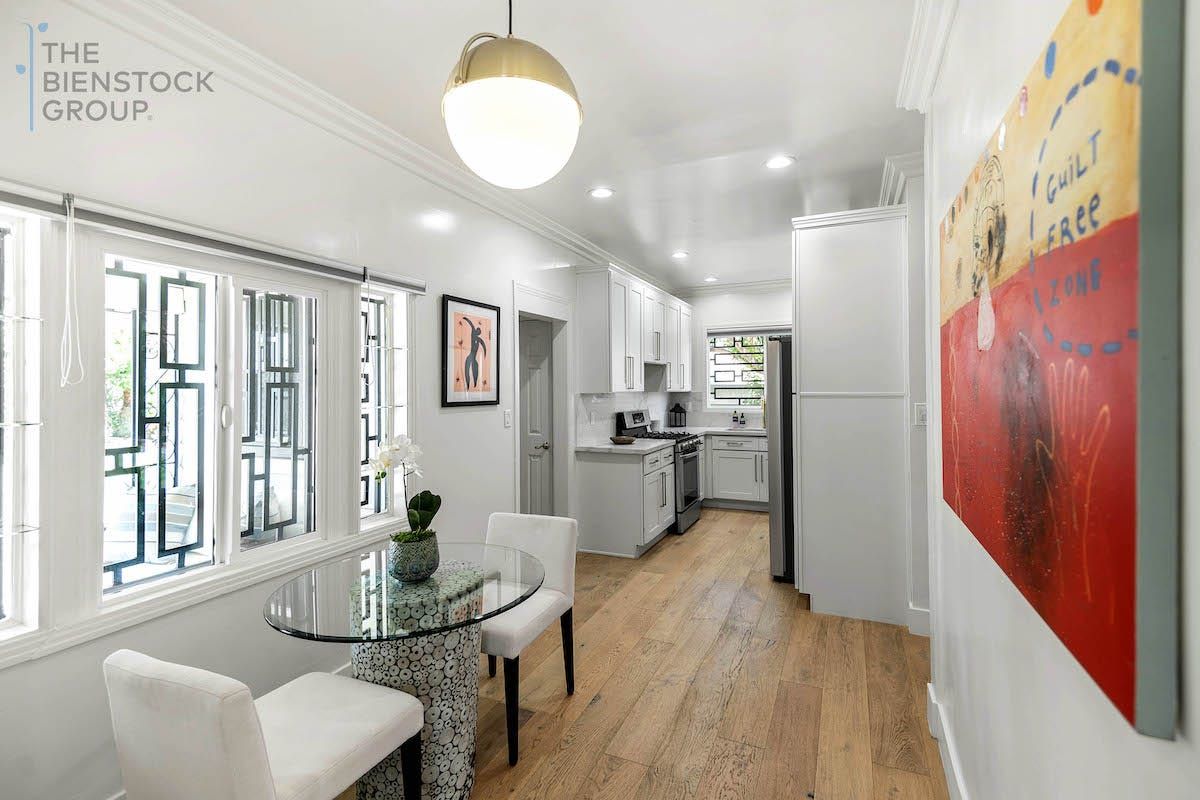 ben trong biet thu meghan markle tung song voi chong cu