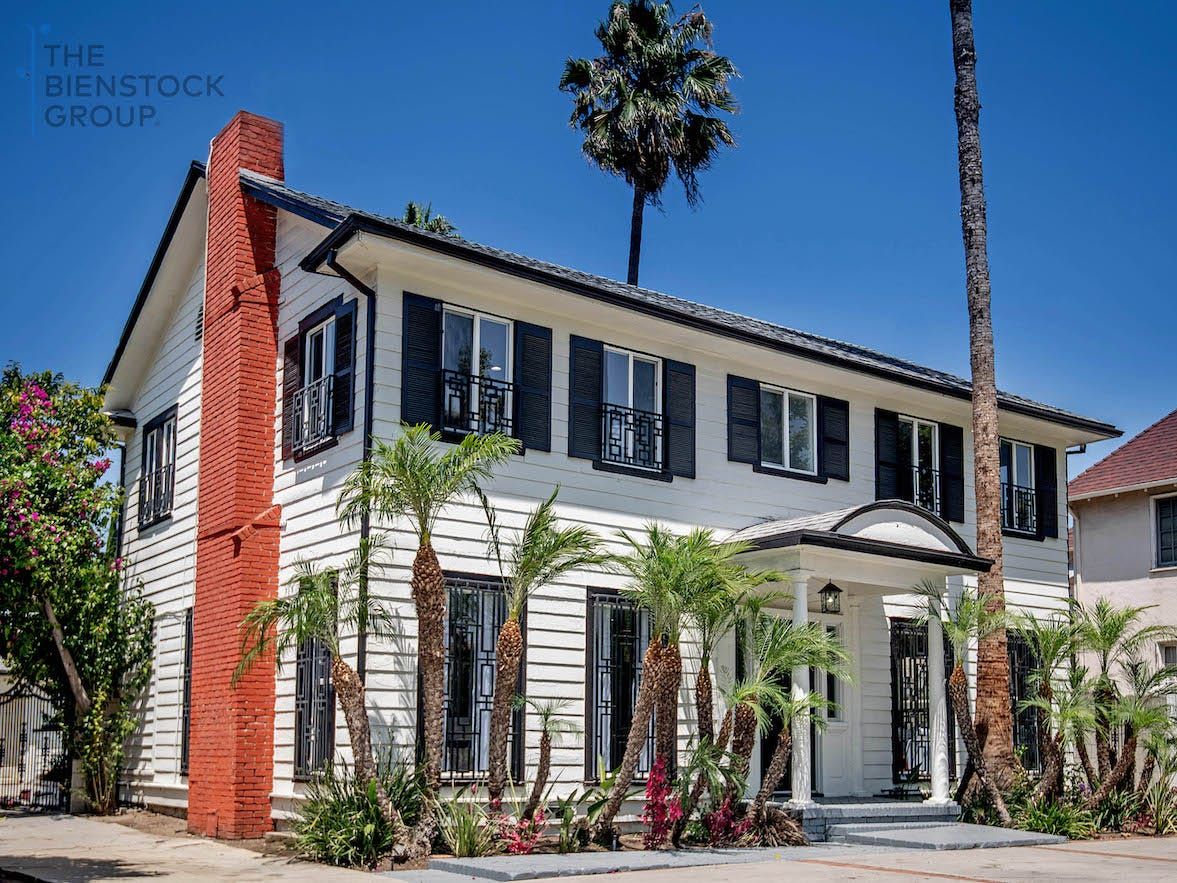 ben trong biet thu meghan markle tung song voi chong cu