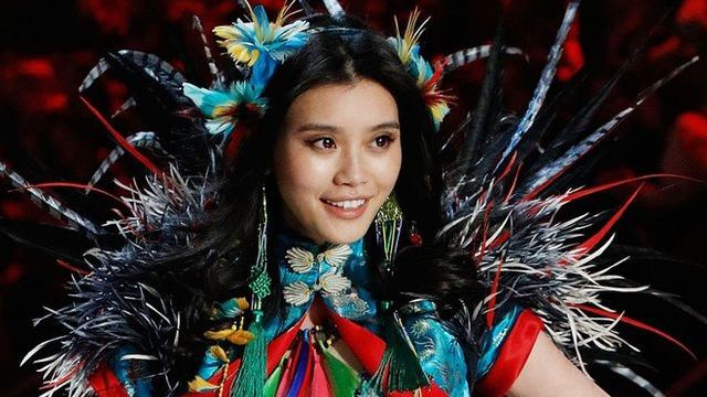 Làm con dâu tỷ phú, cuộc sống của 'thiên thần' Victoria's Secret Hề Mộng Dao có như mơ?