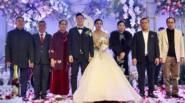 Bùi Tiến Dũng đón vợ và con gái về dinh