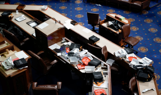 Cảnh tan hoang của Trụ sở quốc hội Mỹ sau 'cơn bão' biểu tình Cảnh tan hoang của tòa nhà quốc hội Mỹ sau 'bão' biểu tình