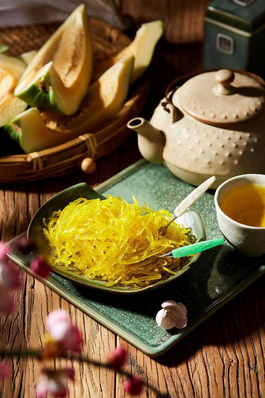 Hoài niệm mứt Tết - Cuốn sách thú vị dành cho những người phụ nữ yêu nữ công gia chánh