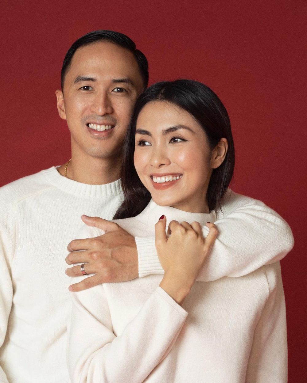 Sao Việt tuần qua: Ngọt ngào như cặp đôi Hà Tăng, Á hậu Thúy An lộ thiệp mời đám cưới