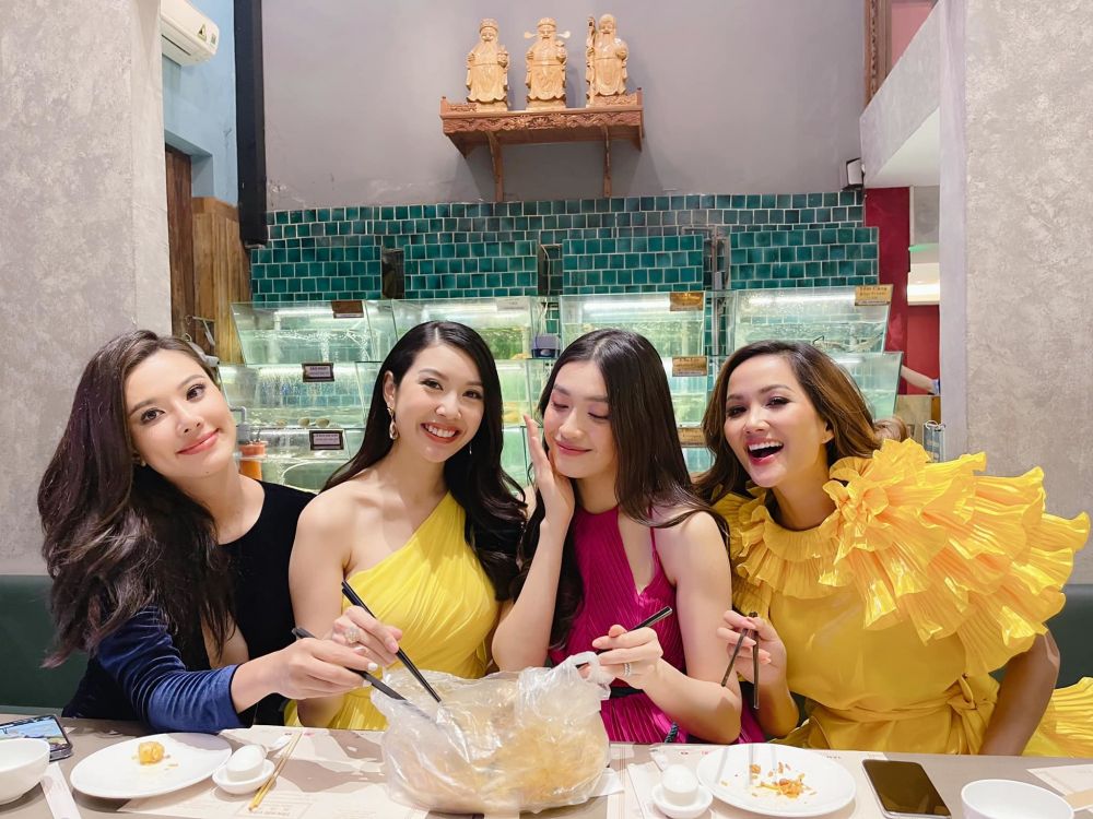 Sao Việt tuần qua: Ngọt ngào như cặp đôi Hà Tăng, Á hậu Thúy An lộ thiệp mời đám cưới