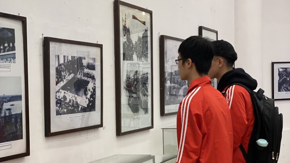 Những hình ảnh đặc biệt tại triển lãm 'Đảng ta thật là vĩ đại' chào mừng Đại hội Đảng lần thứ XIII