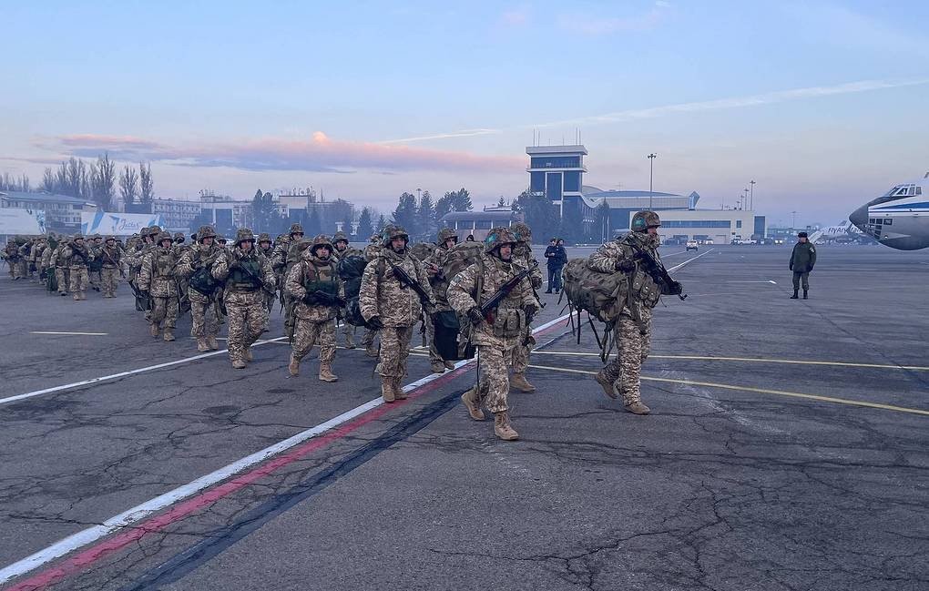 Hình ảnh liên quân CSTO rút khỏi Kazakhstan