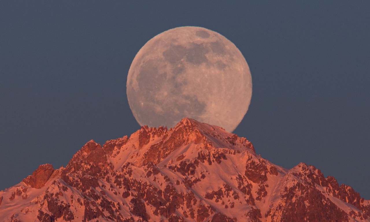 Hình ảnh Trăng Sói xuất hiện trên khắp thế giới