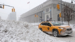 Hình ảnh miền Đông nước Mỹ bị phủ trắng bởi con bão tuyết lịch sử