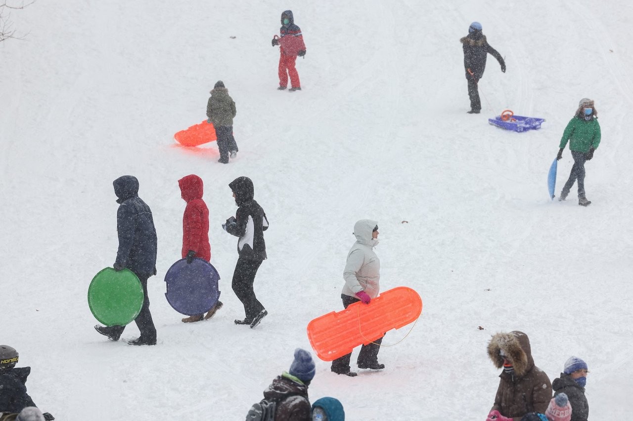 Hình ảnh miền Đông nước Mỹ bị phủ trắng bởi con bão tuyết lịch sử