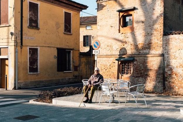 'Sống chậm' bên trong vùng đỏ dịch Covid-19 ở Italy