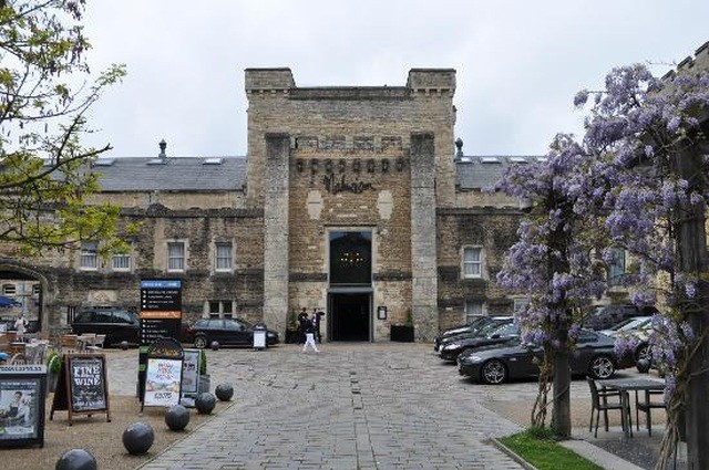 Màn 'biến hình' ngoạn mục từ những nhà tù trăm năm thành khách sạn cao cấp