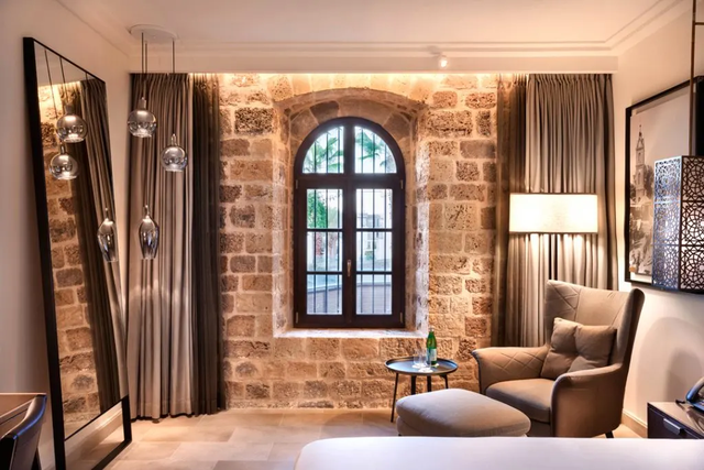 Màn 'biến hình' ngoạn mục từ những nhà tù trăm năm thành khách sạn cao cấp