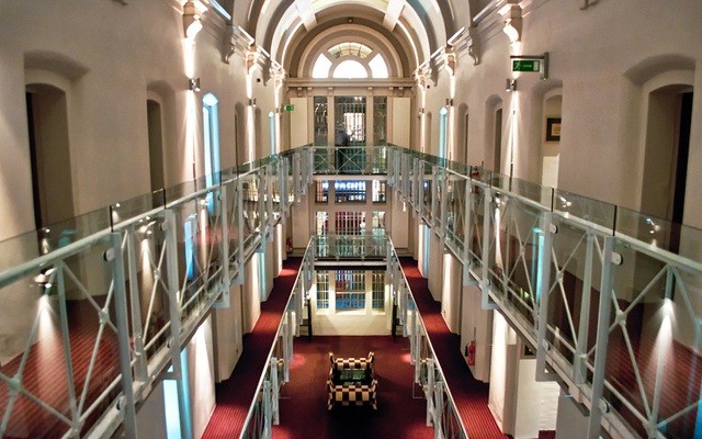 Màn 'biến hình' ngoạn mục từ những nhà tù trăm năm thành khách sạn cao cấp