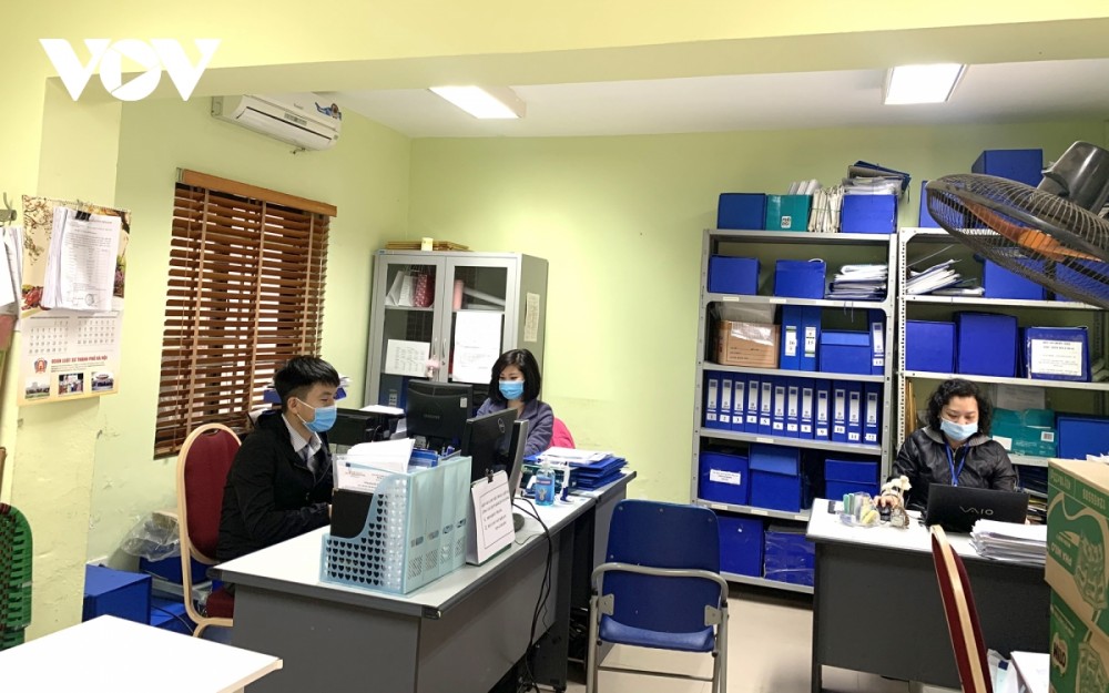 Các cơ quan tại Hà Nội thực hiện nghiêm túc phòng, chống dịch Covid-19 ngày làm việc đầu năm mới