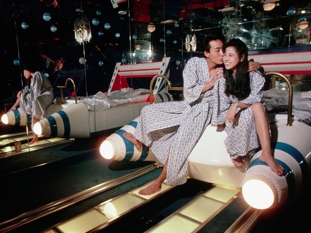 Hiện những khách sạn này đang đối diện với tương lai không chắc chắn, bởi giới trẻ Nhật đòi hỏi nhiều dịch vụ mới lạ hơn và cũng Khách sạn tình yêu ở Nhật Bản: Điểm kinh doanh hút khách đang chết dần vì 'thượng đế' lười... yêu