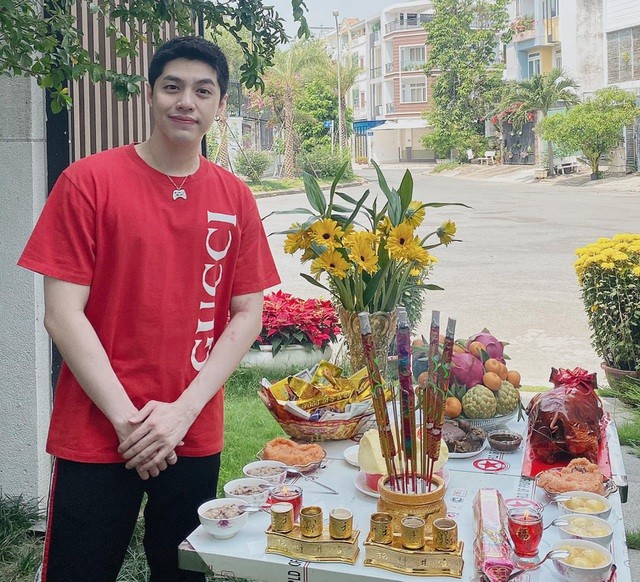 'Soi' mâm cỗ ngày vía Thần Tài của loạt sao Việt 'Soi' mâm cỗ ngày vía Thần Tài của loạt sao Việt