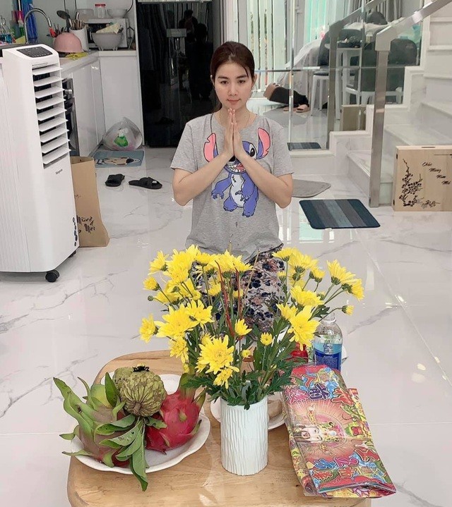 'Soi' mâm cỗ ngày vía Thần Tài của loạt sao Việt 'Soi' mâm cỗ ngày vía Thần Tài của loạt sao Việt