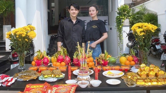 'Soi' mâm cỗ ngày vía Thần Tài của loạt sao Việt