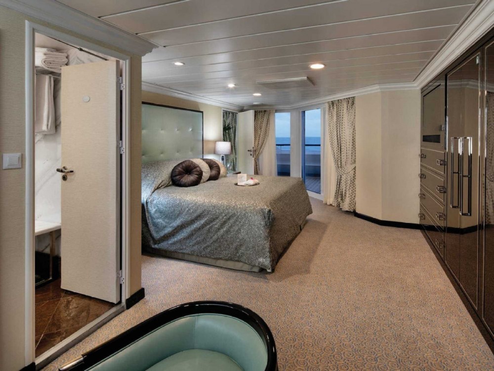 Bất chấp chi phí đắt đỏ, tour du lịch vòng quanh thế giới vẫn tuyên bố 'cháy vé'