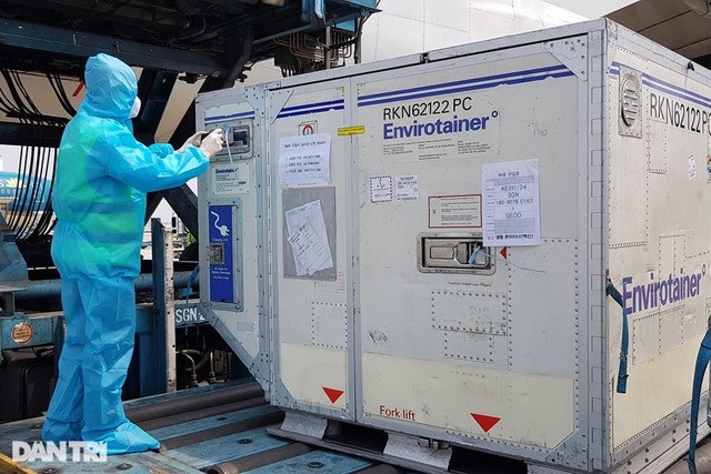 Vắc xin AstraZeneca là vắc xin ngừa Covid-19 đầu tiên được phê duyệt nhập khẩu có điều kiện vào Việt Nam