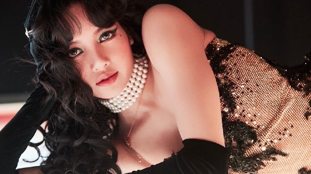 Lisa BLACKPINK gây bất ngờ với hình ảnh ma mị, gợi cảm