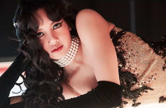 Lisa BLACKPINK gây bất ngờ với hình ảnh gợi cảm