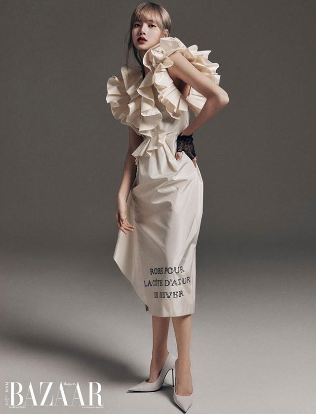 Lisa BLACKPINK gây bất ngờ với hình ảnh gợi cảm