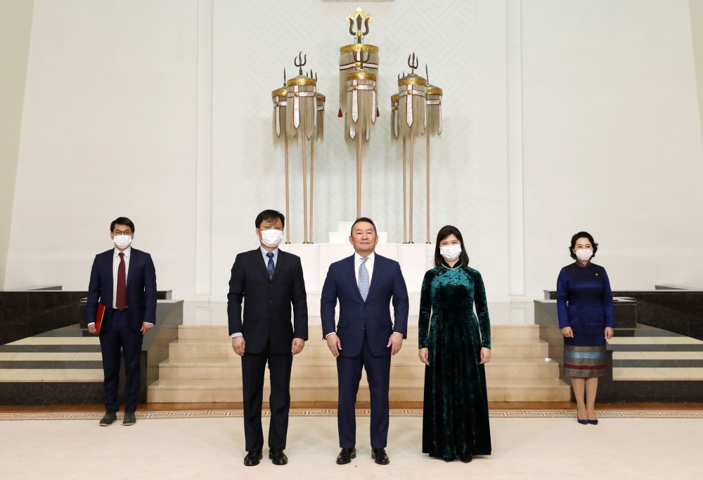 Đại sứ Doãn Khánh Tâm trình Ủy nhiệm thư lên Tổng thống Mông Cổ