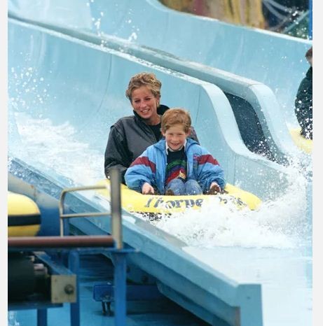 Những bức ảnh ghi lại cuộc sống của Hoàng tử Harry trước khi rời Hoàng gia Anh