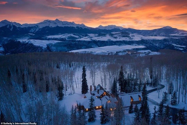 Sao Hollywood: Tom Cruise rao bán ngôi nhà đẹp như cổ tích