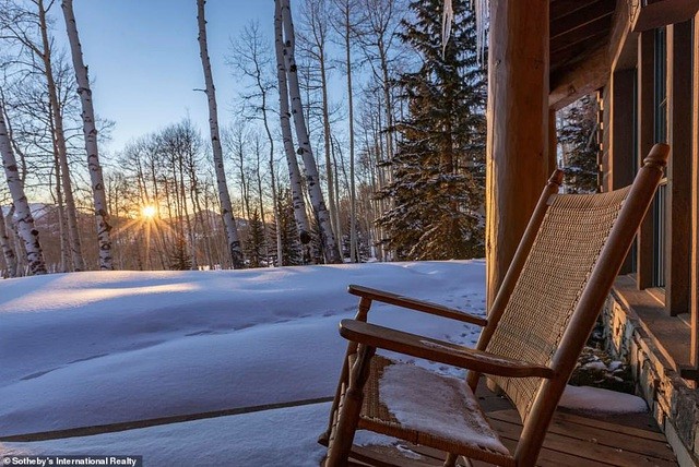 Sao Hollywood: Tom Cruise rao bán ngôi nhà đẹp như cổ tích