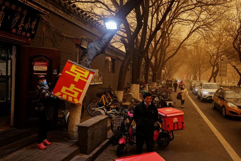 Hình ảnh trận bão cát 'kinh khủng' nhất 10 năm qua ở Bắc Kinh