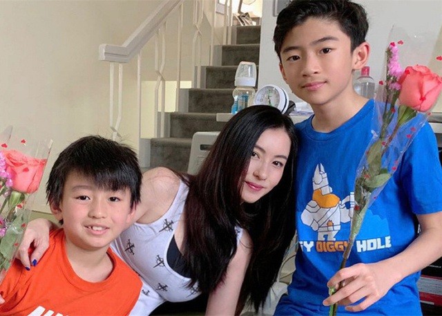 Nữ diễn viên nổi tiếng hạnh phúc bên những đứa con.