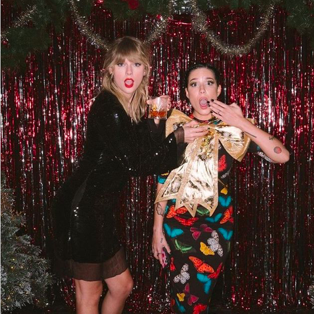 Taylor Swift vô cùng yêu thích sản phẩm đặc biệt này và đã mời Todrick Hall tới theo dõi show diễn 1989 đình đám. Dĩ nhiên, hai ngôi sao sau đó cũng nhanh chóng trở thành những người bạn thân thiết.